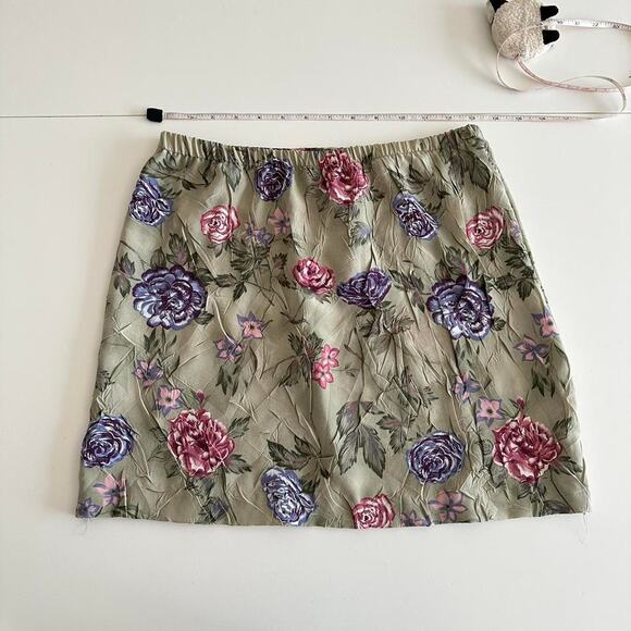 handmade sage green floral crinkle mini skirt - Picture 8 of 9